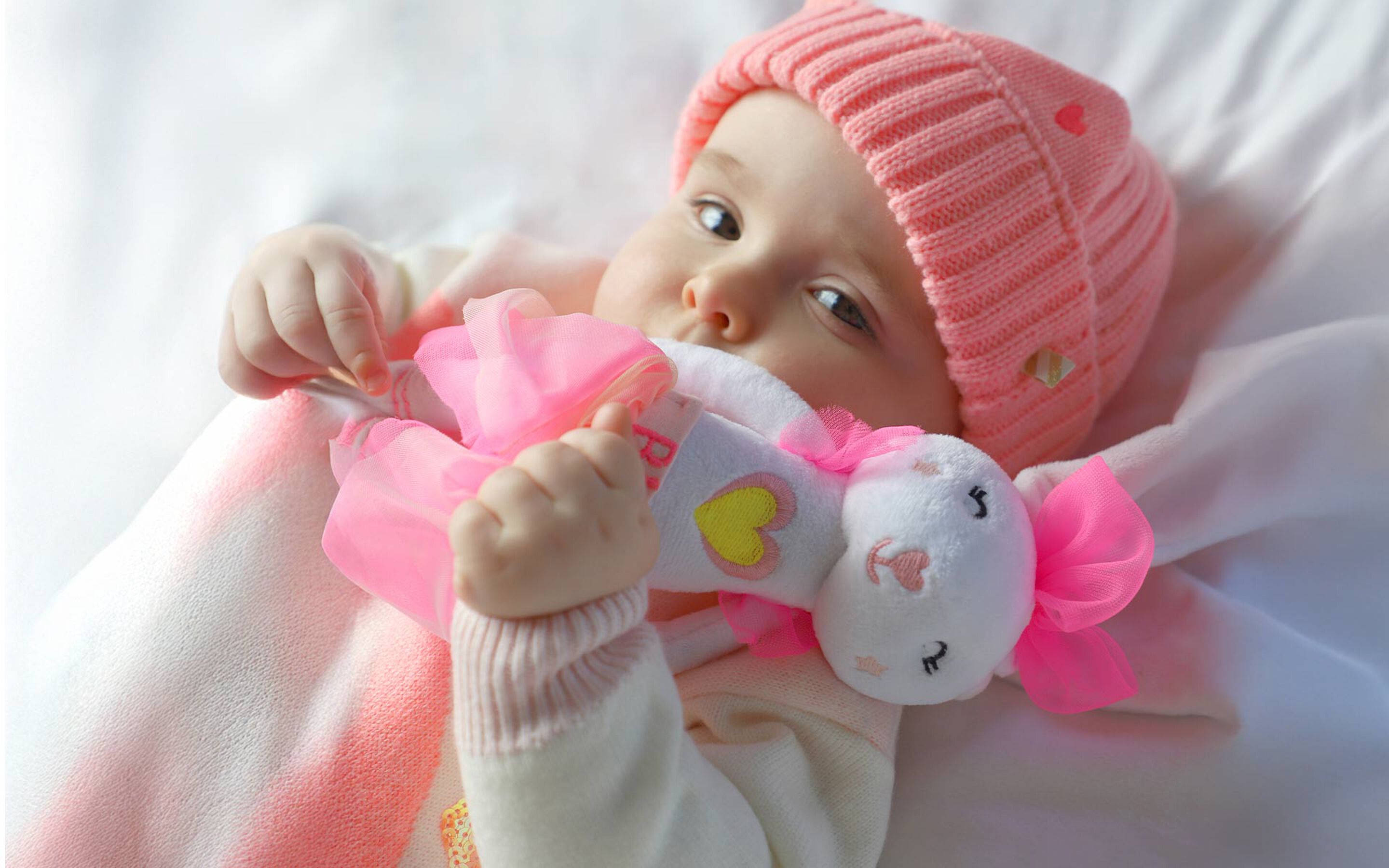 Babies' clothing and accessories on Kids around