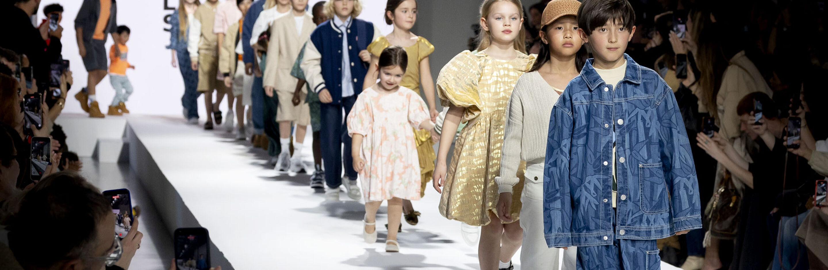 Le d&eacute;fil&eacute; Kids around 
