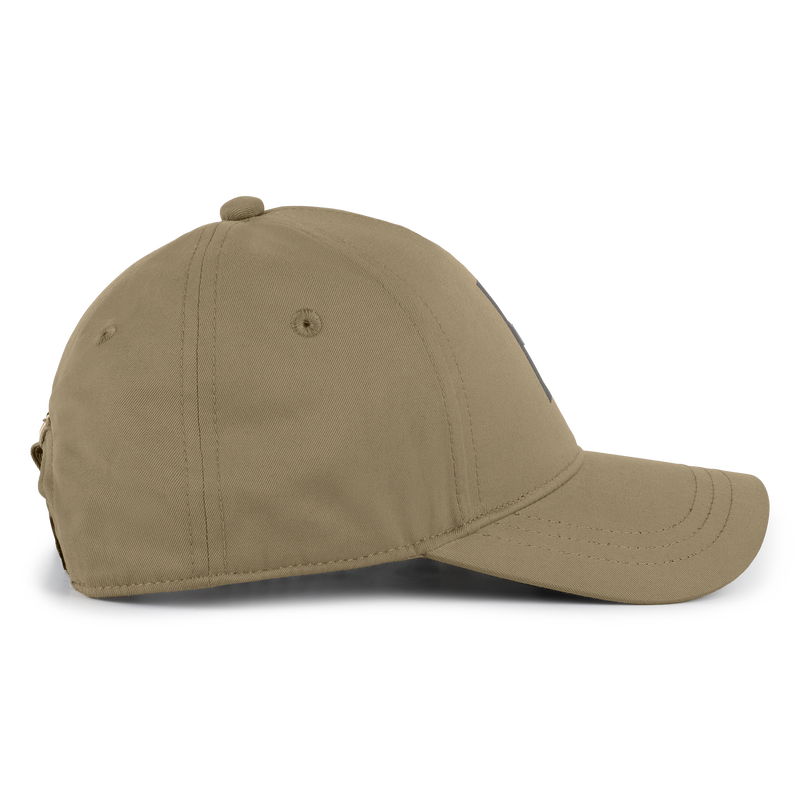 CAP WITH ADJUSTABLE CLOSURE BOSS 
                        BOY