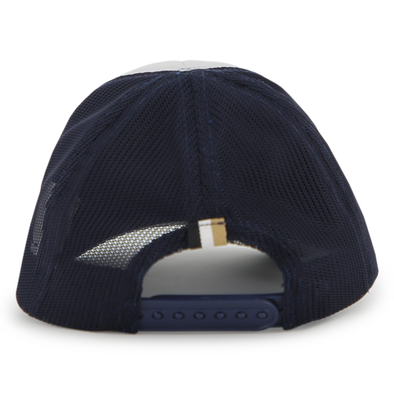 CAP WITH ADJUSTABLE CLOSURE BOSS 
                        BOY