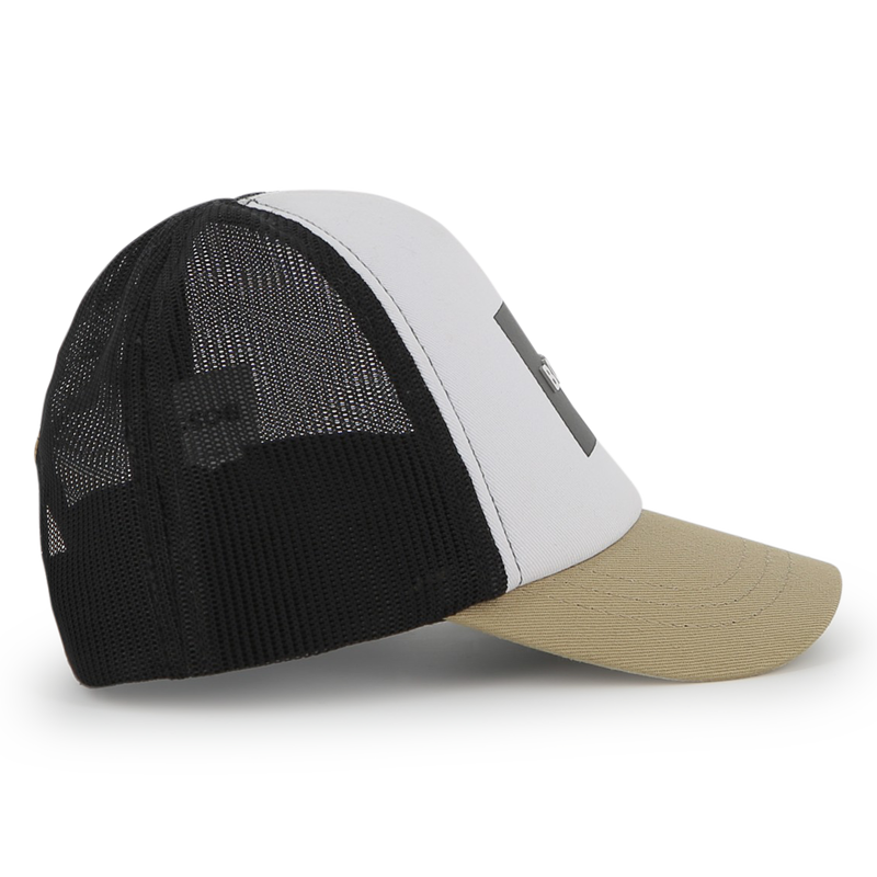 CAP WITH ADJUSTABLE CLOSURE BOSS 
                        BOY