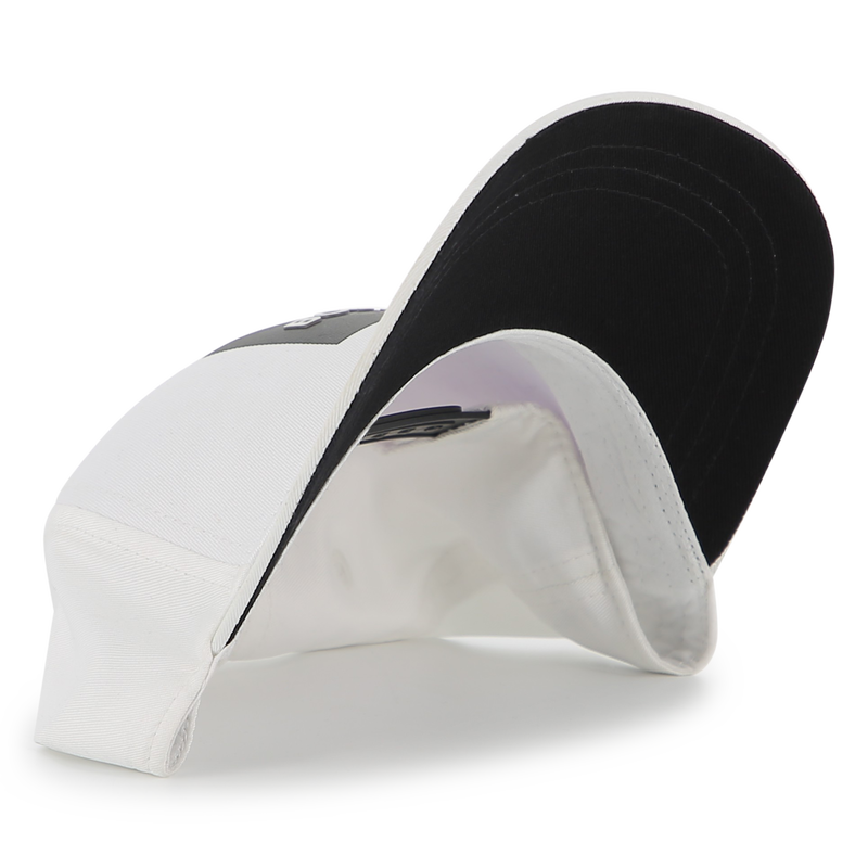 CAP WITH ADJUSTABLE CLOSURE BOSS 
                        BOY